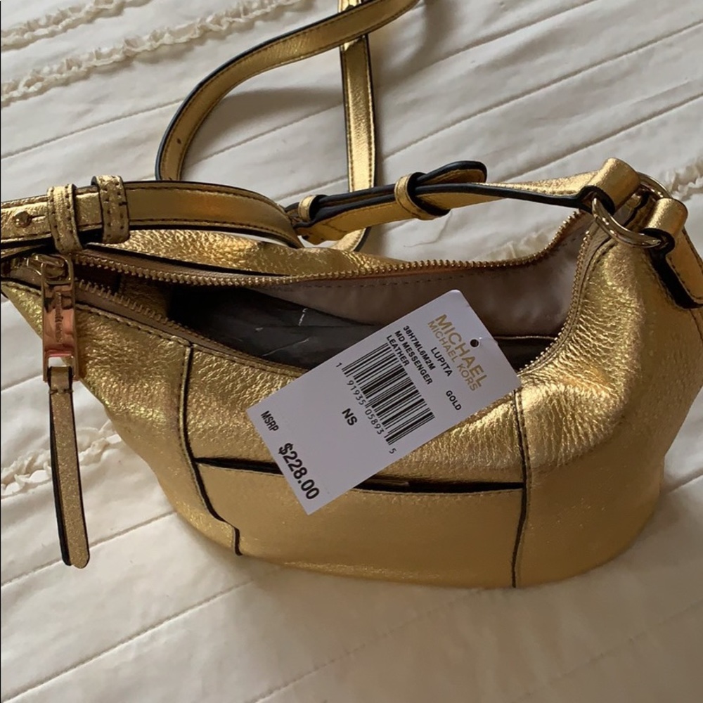 Michael Kors. Crossbody.